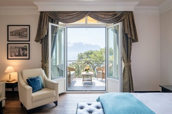 Deluxe Room, 1 Queen Bed, Non Smoking, Lake View (Balcony)