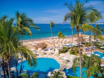 Couples treatment rooms, hot tub, body treatments, hydrotherapy