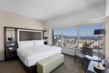 Outdoor pool, open 9:00 AM to 7:00 PM, sun loungers