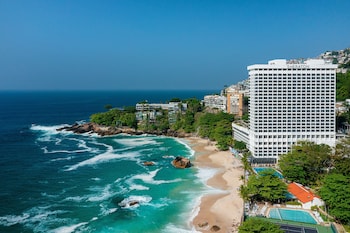 2 outdoor pools, pool umbrellas