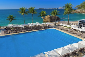 2 outdoor pools, pool umbrellas