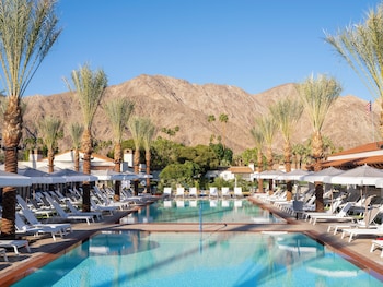 15 outdoor pools, cabanas (surcharge), pool umbrellas