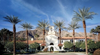 4 restoran, melayani makan malam