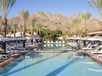 5 bares/lounges, bar ao lado da piscina