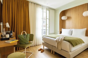 Chambre Deluxe | Minibar, coffre-fort pour ordinateur portable, décor unique