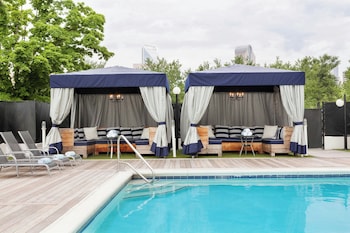 3 bars/lounges, pub, rooftop bar