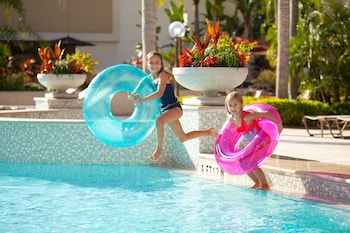 2 piscinas al aire libre, tumbonas