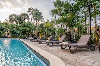 Sarapan prasmanan setiap hari (USD 21.00 per orang)