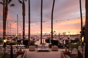 Outdoor pool, pool cabanas (surcharge), pool umbrellas