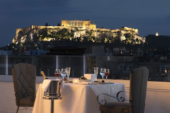 2 restaurants; breakfast, lunch, dinner, and brunch served