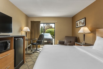 Standard Room, 1 Queen Bed with Sofa bed, Non Smoking, Ground Floor