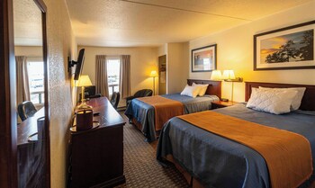 Desk, blackout drapes, iron/ironing board, free WiFi