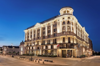 Daily buffet breakfast (PLN 180 per person)