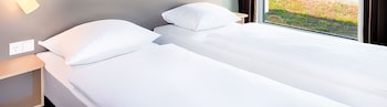 Chambre Double Premium | 1 chambre, bureau, rideaux occultants, fer et planche à repasser