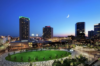 3 bars/lounges, rooftop bar