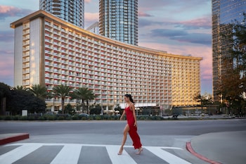 Déjeuner, dîner et souper servis sur place, vue sur le jardin 