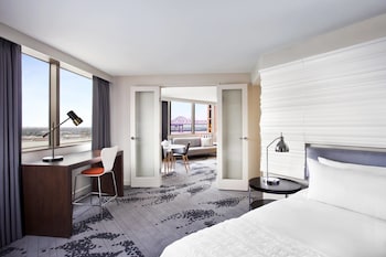 Seasonal outdoor pool, open 7:00 AM to 10:00 PM, cabanas (surcharge)