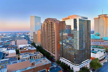 Seasonal outdoor pool, open 7:00 AM to 10:00 PM, cabanas (surcharge)