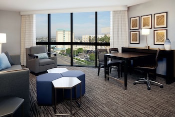 Breakfast, lunch and dinner served