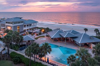 5 outdoor pools, open 9:00 AM to 8:00 PM, pool umbrellas, sun loungers