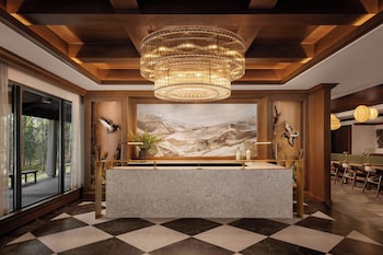 Couples treatment rooms, sauna, hot tub, steam room