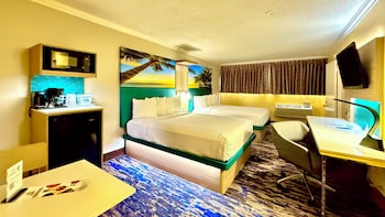 Standard Room, 1 King Bed | Premium bedding, in-room safe, desk, laptop workspace