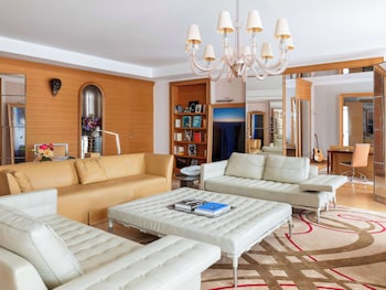 Suite Prestigio | Baño | Tina y regadera independientes y regadera tipo lluvia