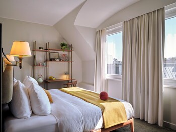 Medium Room | 1 bedroom, desk, laptop workspace, blackout drapes