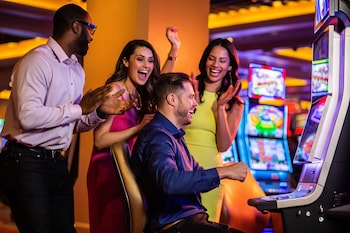 Habitació | Escriptori i espai de treball apte per a portàtils 