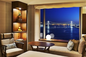 Premium Room, 2 Twin Beds, Bay View (High Floor) | 1 bedroom, minibar, in-room safe, desk