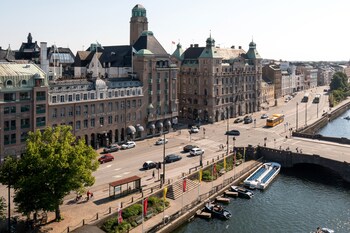 Junior-suite | 1 soveværelse, pengeskab på værelset, individuelt design