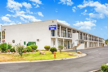 Room, 1 King Bed, Non Smoking, Jetted Tub | Desk, iron/ironing board, free WiFi, bed sheets