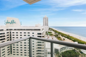 3 outdoor pools, pool cabanas (surcharge), pool umbrellas