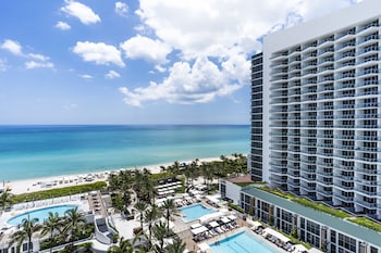 Utsikt mot strand/hav