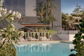 4 restaurants, breakfast, lunch, dinner served; Spanish cuisine