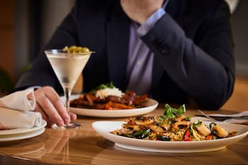 2 restaurants, breakfast, lunch, dinner served; American cuisine