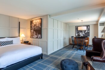 3 restaurants, breakfast, lunch, dinner served; American cuisine