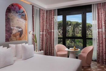 Premium bedding, minibar, in-room safe, desk