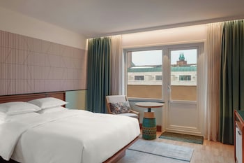 Premium bedding, in-room safe, desk, blackout curtains