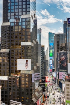 Se sirven desayunos, almuerzos y cenas; cocina americana