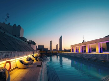 Outdoor pool, pool umbrellas, sun loungers