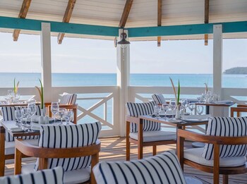 3 outdoor pools, open 7:00 AM to 7:00 PM, pool umbrellas, pool loungers