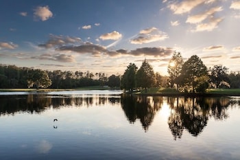 6 outdoor pools, pool umbrellas, sun loungers