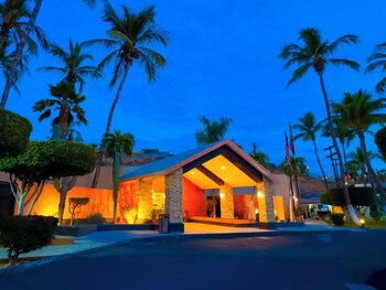 Outdoor pool, open 9:00 AM to 9:00 PM, pool umbrellas, sun loungers