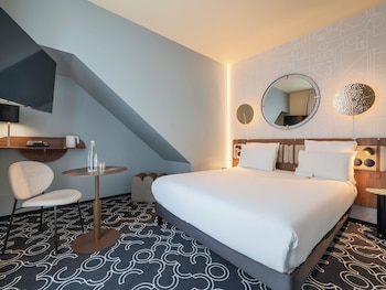 Sarapan bufet setiap hari (EUR 20 seorang)