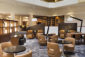 2 bares o lounges