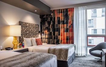 Lunch and dinner served, American cuisine