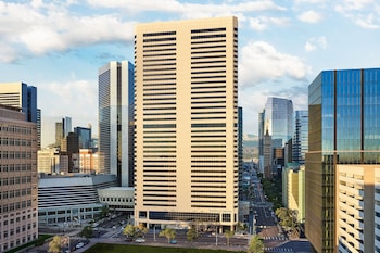 Breakfast, lunch, dinner served; American cuisine