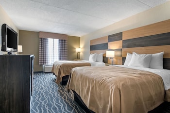 Suite, King Bed, 1 person Sofa Bed