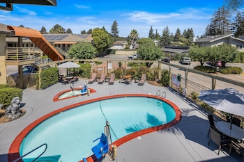 Suite, 1 King Bed, Non Smoking | Desk, iron/ironing board, free cribs/infant beds, rollaway beds